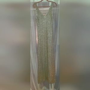 Form-fitting Sleeveless Sequined Dress - L